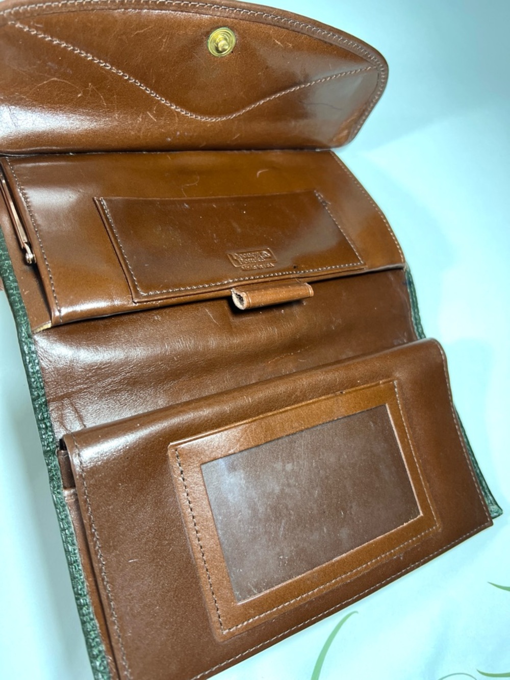 🦆DOONEY & BOURKE WALLET
GREEN TAN LEATHER WITH KISSLOCK POUCH COIN - Picture 7 of 10